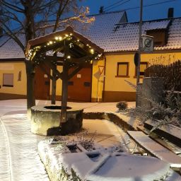 Ziehbrunnen im winterlichen Ambiente
