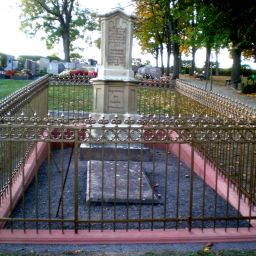Ehrengrabstätte der Ortsgemeinde auf dem Friedhof
